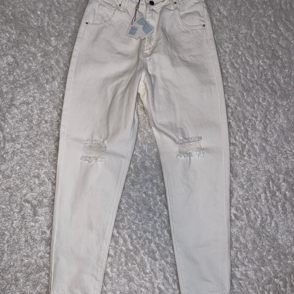 ByEgreis Arlene Mom Jeans Straight White Distressed NWT - Picture 2 of 5